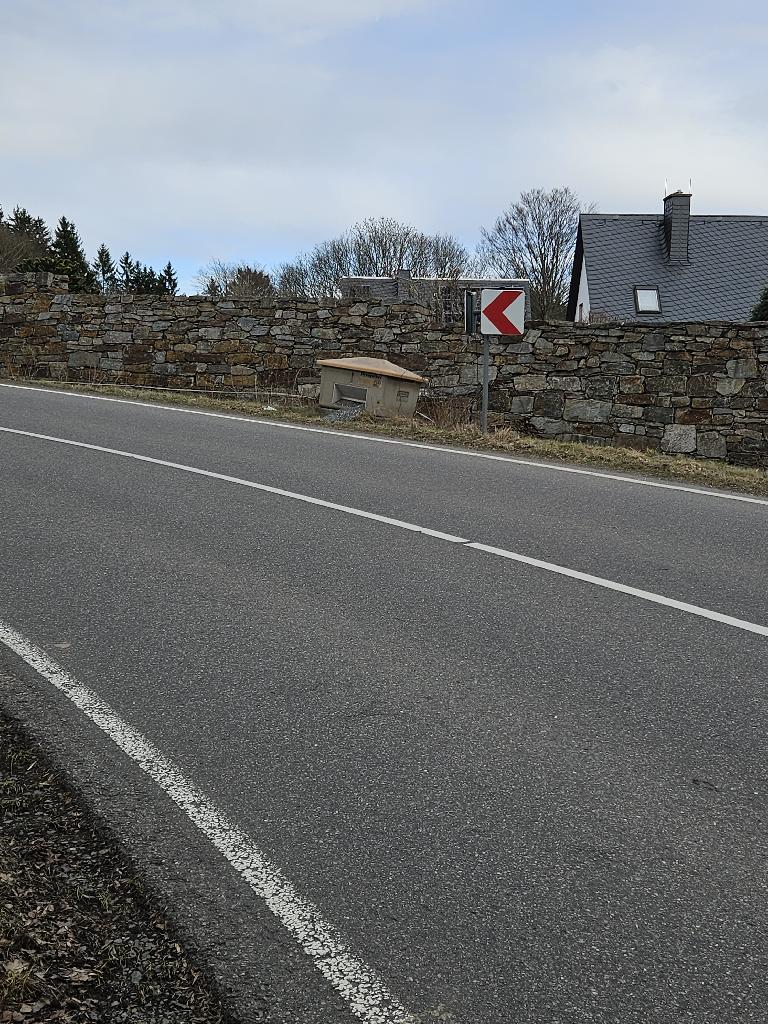 Thermalbad Wiesenbad - Streugutbehälter in Kurvenaussenseite